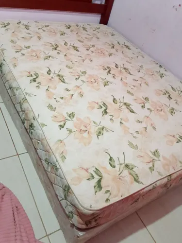 Cama de casal duas em uma com cabideira, whatsapp pra contato *47