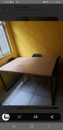 Mesa de jantar com 4 cadeiras