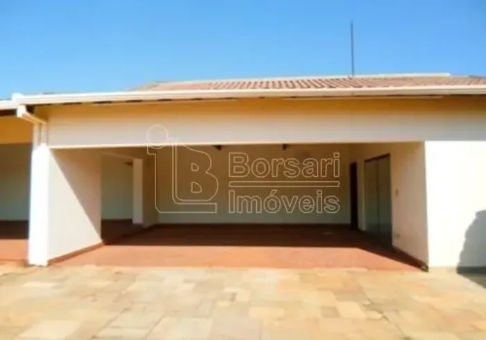 Locação de Casas / Padrão na cidade de Araraquara