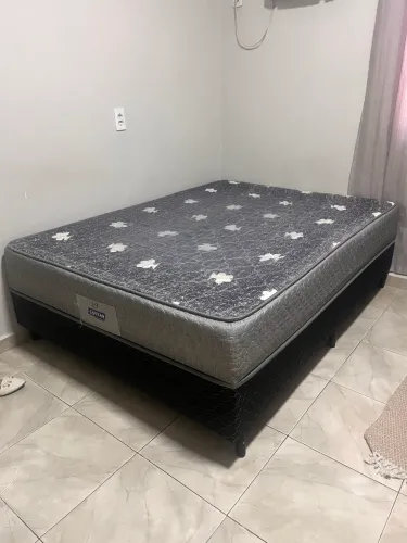 Vende-se cama de casal 