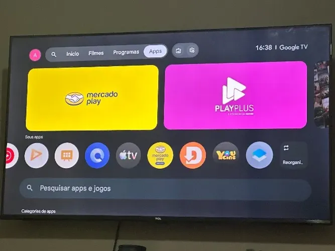 Vendo smart Tv TCL 43 em excelente estado, funcionando tudo 