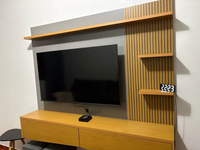 PAINEL DE TV CINZA