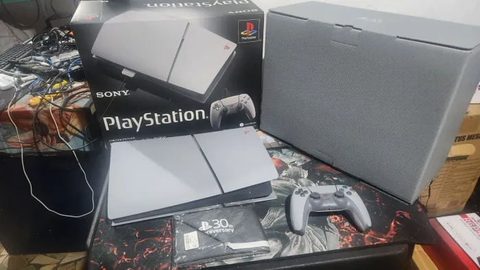 PlayStation 5 Slim 1 TB Digital Edição Limitada do 30º Aniversário com Controle DualSense