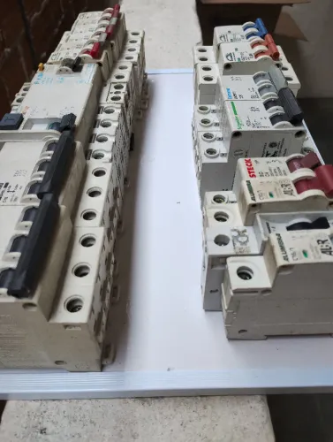 Disjuntores Elétricos
