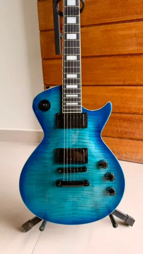 Guitarra Tagima Almach, formato Les Paul, comprada recentemente e super conservada