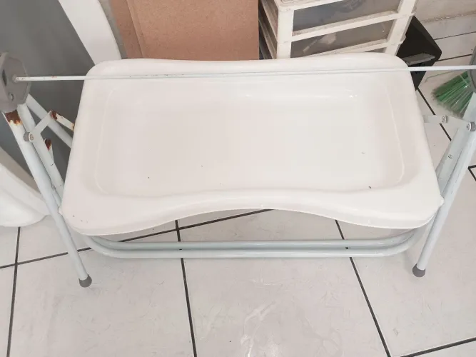 Banheira com suporte e trocador Kiddo