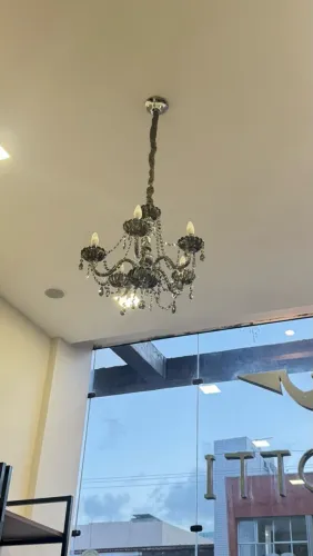 Lustre semi novo