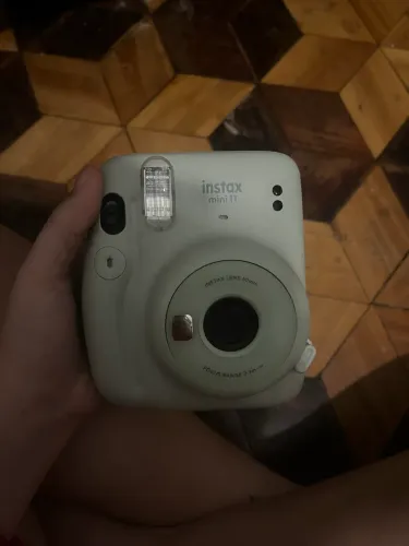 Vendo câmera instax mini 11 nova