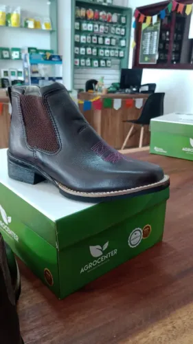 vende-se bota feminina 35°