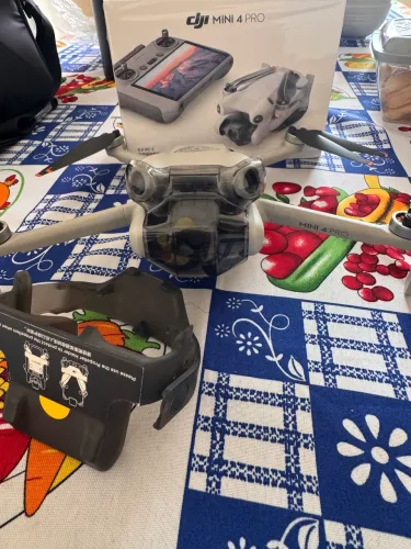 Drone Dji mini 4 pro apenas o drone sem controle sem bateria 