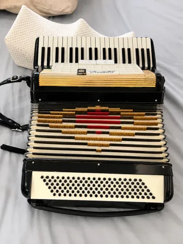 Acordeon Scandalli Italiano Original Vintage Preto e Dourado - Teclado de Piano