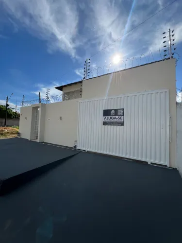 Aluga-se casa no bairro Canarinho