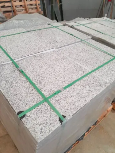 Piso de granito Ouro Branco 