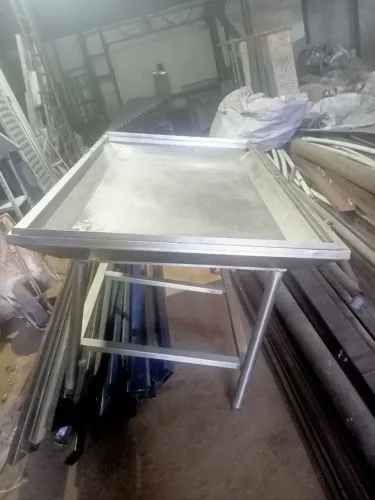 Mesa em inox de 1,80m de comprimento por 1,10m de largura... Recife.