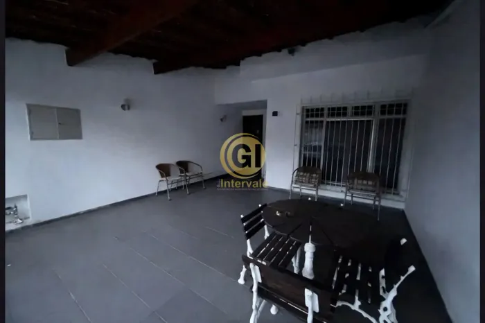 Imóvel pronto para morar, com estrutura que atende tanto famílias quanto investidores.