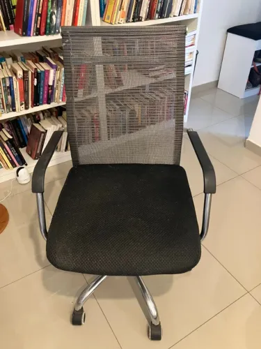 Cadeira de Escritório com ajuste de altura