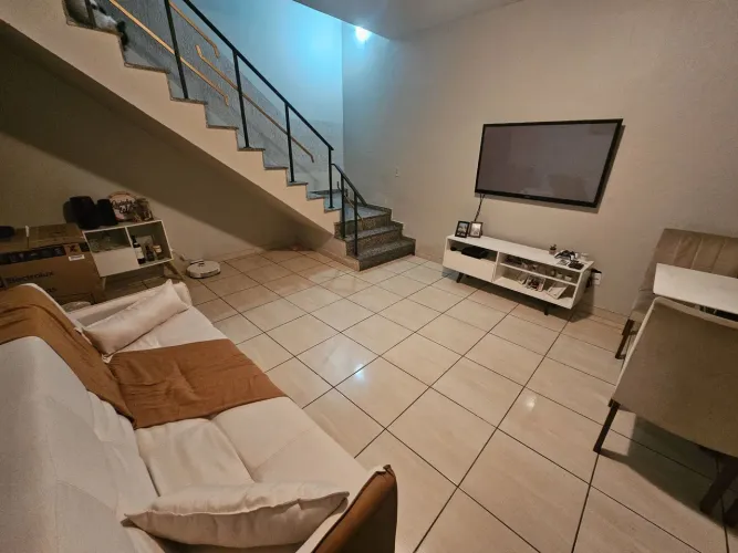 Casa de condomínio com garagem em Iraja