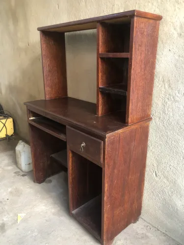 Escrivaninha de sucupira