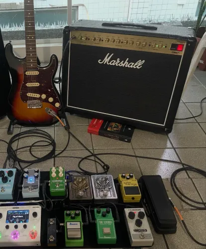 Amplificador Marshall DSL 40CR seminovo