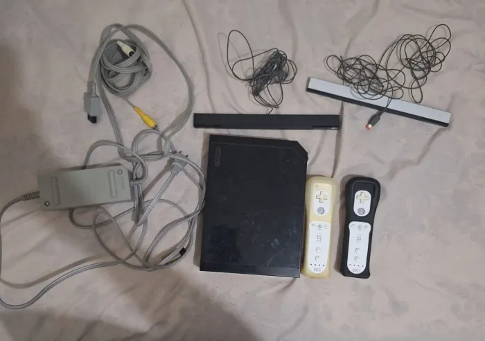 Nintendo Wii com 2 jogos e 2 controles 