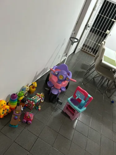 Vendo variedades de brinquedos e velocita