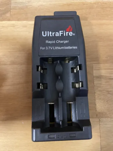 Carregador UltraFire WF-139 para Baterias 18650 3,7V