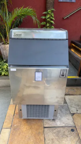 Máquina de Gelo Everest 75kg
