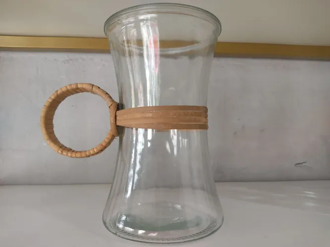 Vaso em vidro e fibra natural 