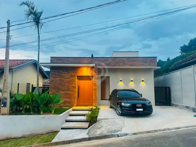 Casa em Condomínio : / Residencial / Condomínio Jardim das Paineiras