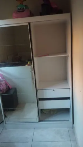 Guarda roupa solteiro com espelho
