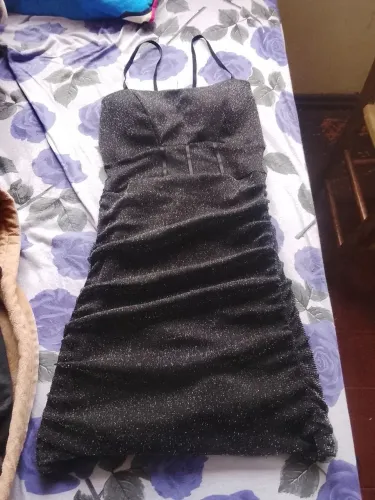 Vestido de festa preto com brilho 