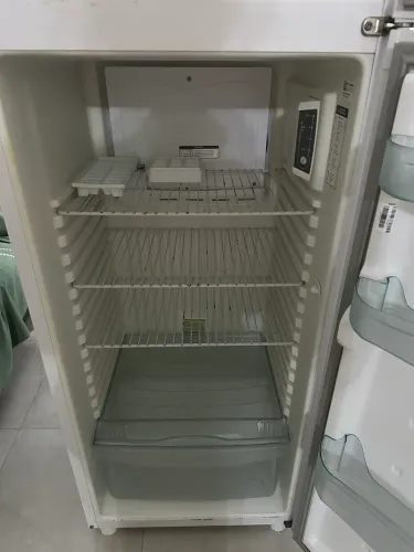 VENDE-SE GELADEIRA CONSUL