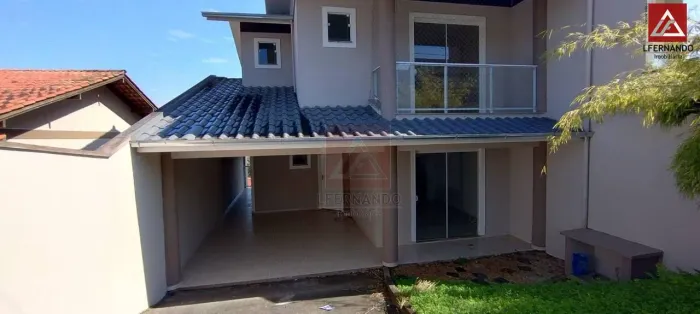 Sobrado 3 Dormitórios com Suíte e Quintal | Livre de Enchente em Blumenau
