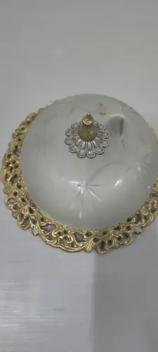 Lustre de ferro fundido e vidro
