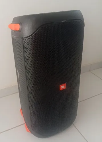 Caixa de Som Portátil JBL PartyBox 100 com Bluetooth, 160W e Luzes LED