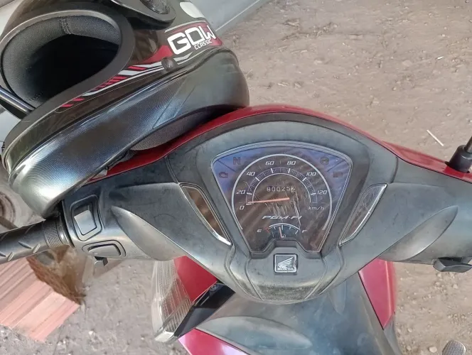 Vendo Honda biz 110i vermelha