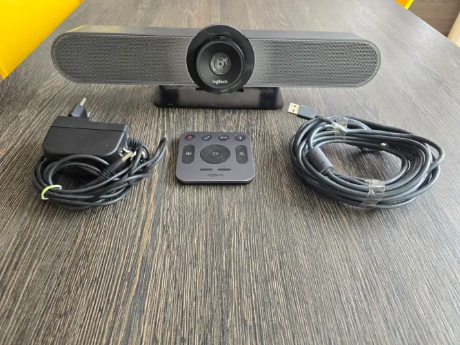 Câmera Videoconferência Logitech MeetUp 4K + Controle Original (Seminova)