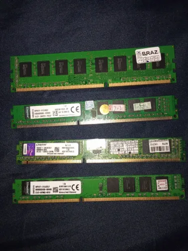 4 pentes de 4GB de memória RAM DDR3
