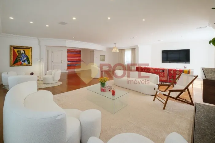 Apartamento de Alto Padrão Mobiliado e Reformado no Itaim Bibi