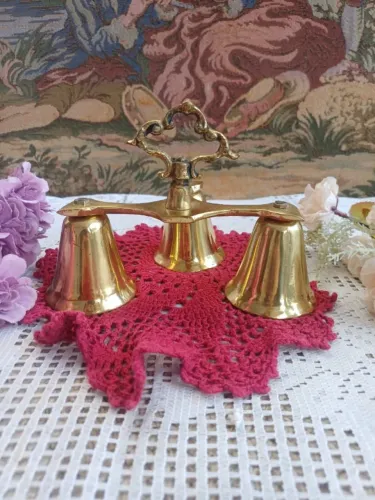 Sino carrilhão de bronze utilizado em cerimônias religiosas