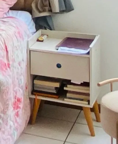 Vendo criado mudo com avaria