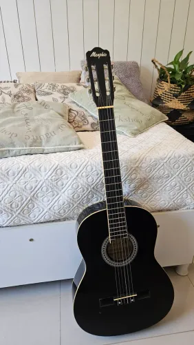 Violão com capa