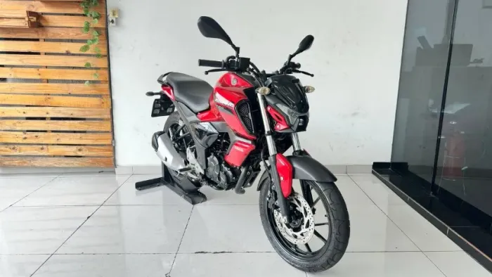 YAMAHA FZ15 2023 VERMELHA COM 39.000 KM!!!