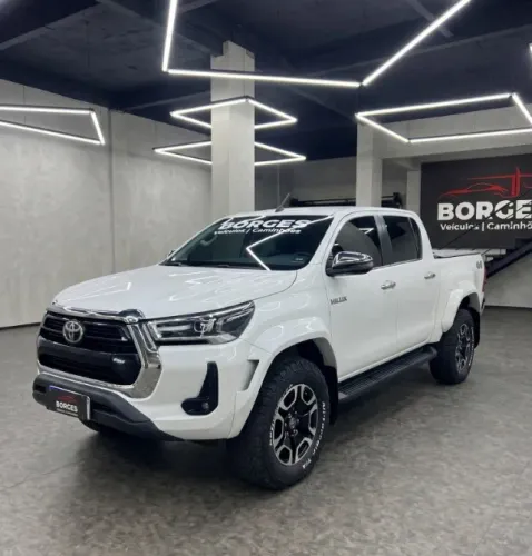 Toyota Hilux CD SRX Plus 4X4 2.8 TDI Die. Aut. 2025