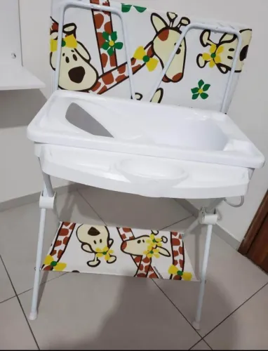 Vendo trocar d bebê sem a banheira 