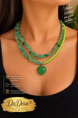 Colar artesanal fios duplos de pedras naturais quartzo verde.