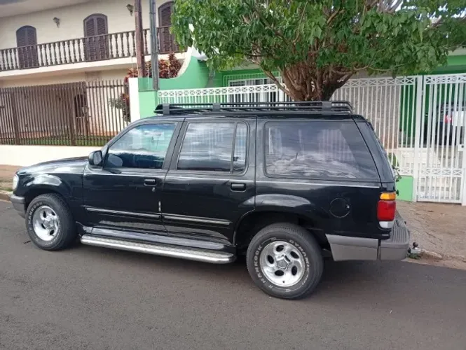 Ford Explorer XLT 4X2 4.0 V6 1997