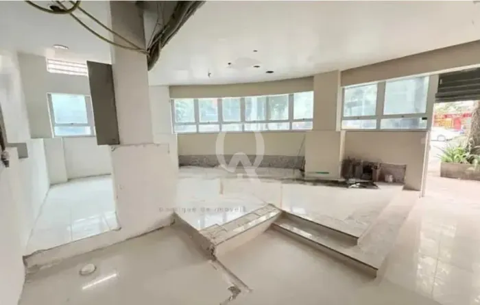 Ponto Comercial no Leblon e 2 banheiros à Venda, 187m