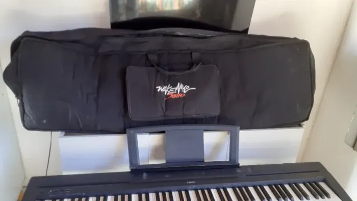 Vendo ou troco Piano Digital Yamaha P35 - Com defeito (Para reparo ou peças)