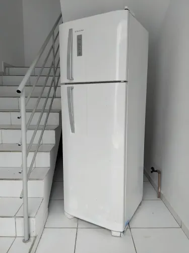 Geladeira frosfre Eletrolux muito conservada
